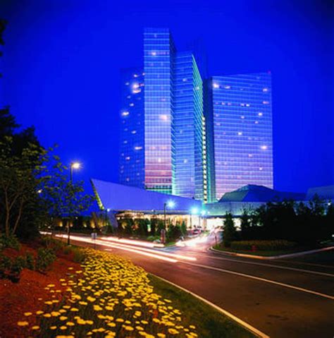 Moheagan sun - Mohegan Sun is within easy access of New York, Boston, Hartford and Providence and located 15 minutes from the museums, antique shops and waterfront of …